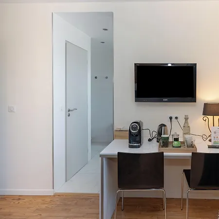 Affittacamere La Porte Des Alpes D'hotes 4*
