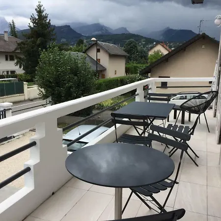 La Porte Des Alpes D'hotes Guest house