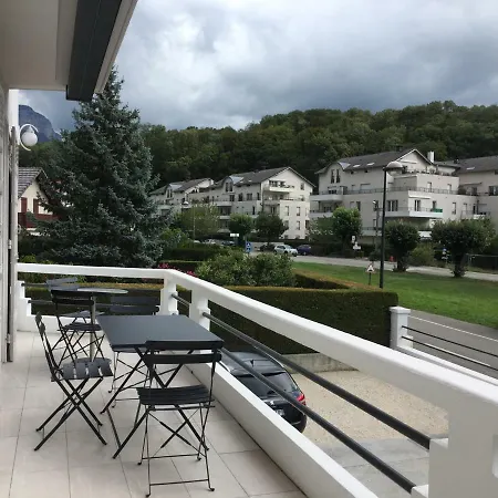 La Porte Des Alpes D'hotes Guest house *
