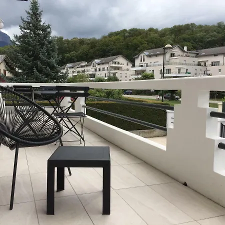 La Porte Des Alpes D'hotes Guest house